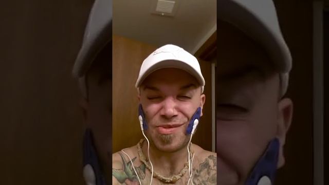 Парень и эллектрошокер смотреть онлайн