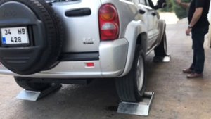 Jeep Cherokee Liberty 3.7 Roller Test