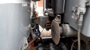 Ювелирная сцепка электровоза с вагоном
