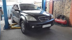 Замена задних амортизаторов и пружин на Киа Соренто 2005  Kia Sorento 2,5