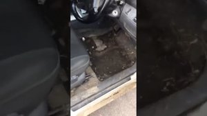 Девушка приехала на автомойку)))