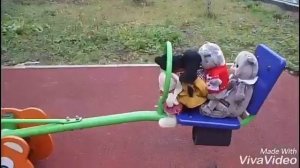 Басики в лагере с новым другом! Басики играют на площадке.