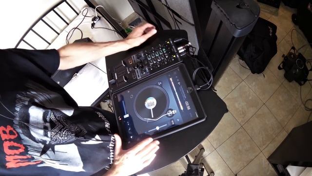 Algoriddim DJAY and Reloop Mixtour - Part 1 смотреть онлайн