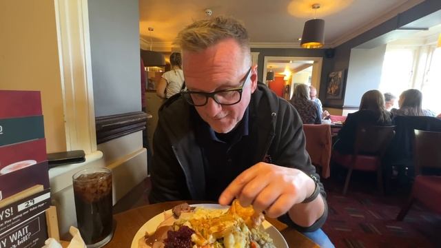 TOBY CARVERY SUNDAY ROAST REVIEW | A British Tradition | As Good as Your Mum Used to Make? смотреть онлайн