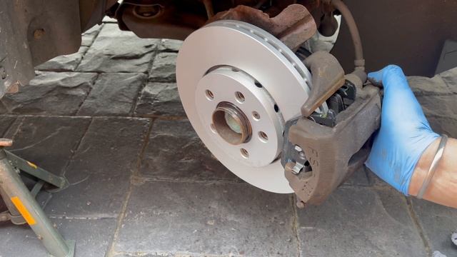 Seat Ibiza Front Brakes Replacement смотреть онлайн
