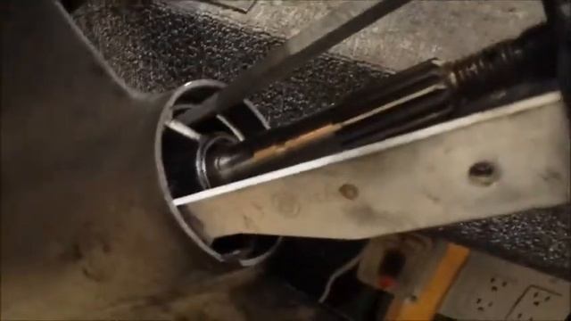 Removing Bearing Housing From a 50 HP Evinrude смотреть онлайн