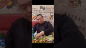 Китаец Pangzai Искусно выпивает (Пангзай выпивка уровень балдеж)