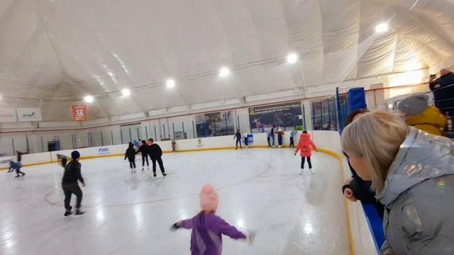 VLOG: ОИЛАВИ БА ЛЕДОВЫЙ ДВОРЕЦ РАФТЕМ!👭🧑🤝🧑 смотреть онлайн