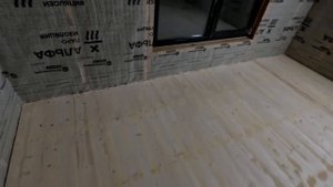 Пол из шпунтованной доски, внешне не отличим от паркета. Шлифовка и обработка маслом доски