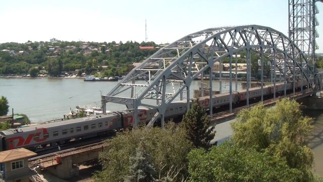 ЧС4Т-704, ТЭП70БС-114 с ЧМЭ3Т-6477 смотреть онлайн