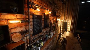 Брутальный темный ЛОФТ ДУГЛАС в Москве для мероприятий и съемок