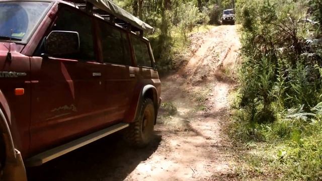 4x4 Australia - Hill Decent in a Patrol and Hilux смотреть онлайн