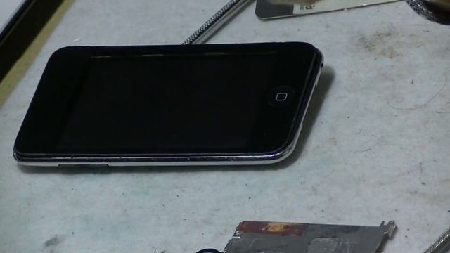 第2世代のiPod touchを修理します　その１ смотреть онлайн