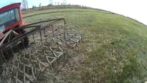 Четыре бороны на минитрактор. Новая навесная сцепка для борон. Бороню сенокос, навоз и огороды.