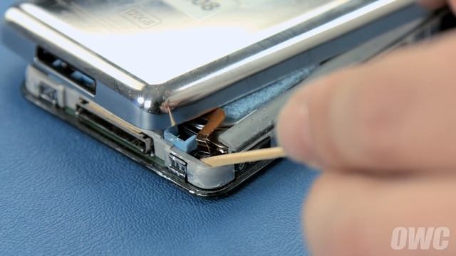 How to Replace the Battery in an iPod or iPod Classic (5th, 6th and 7th Gen) смотреть онлайн