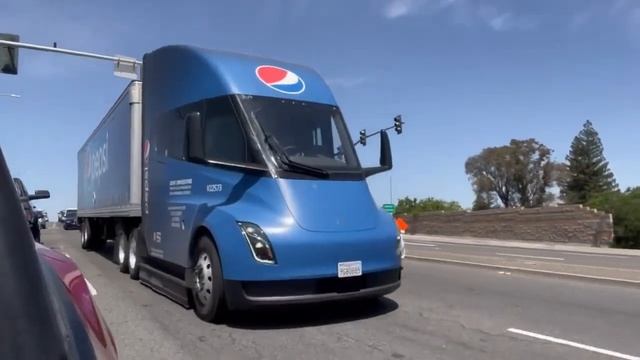 SEMI-TESLA SPOTTED | Tesla Semi-Truck All Electric | Pepsi Tesla Semi Truck Tesla Semis 2 truck cab смотреть онлайн