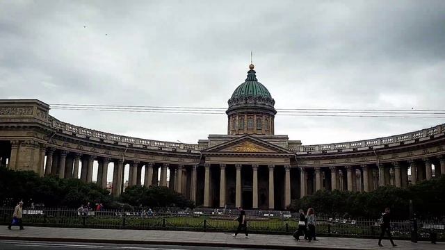 Не был в Петербурге? По Невскому проспекту на автобусе Следующая остановка "Дворцовая площадь"