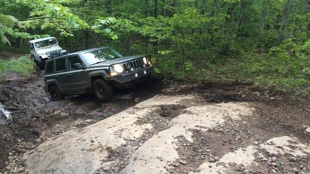 Jeep Patriot climbing the rock hill 2 смотреть онлайн