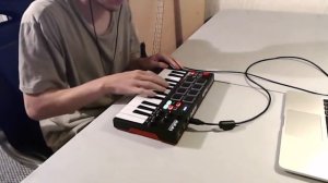 Looping with AKAI MPK Mini Play (GarageBand)