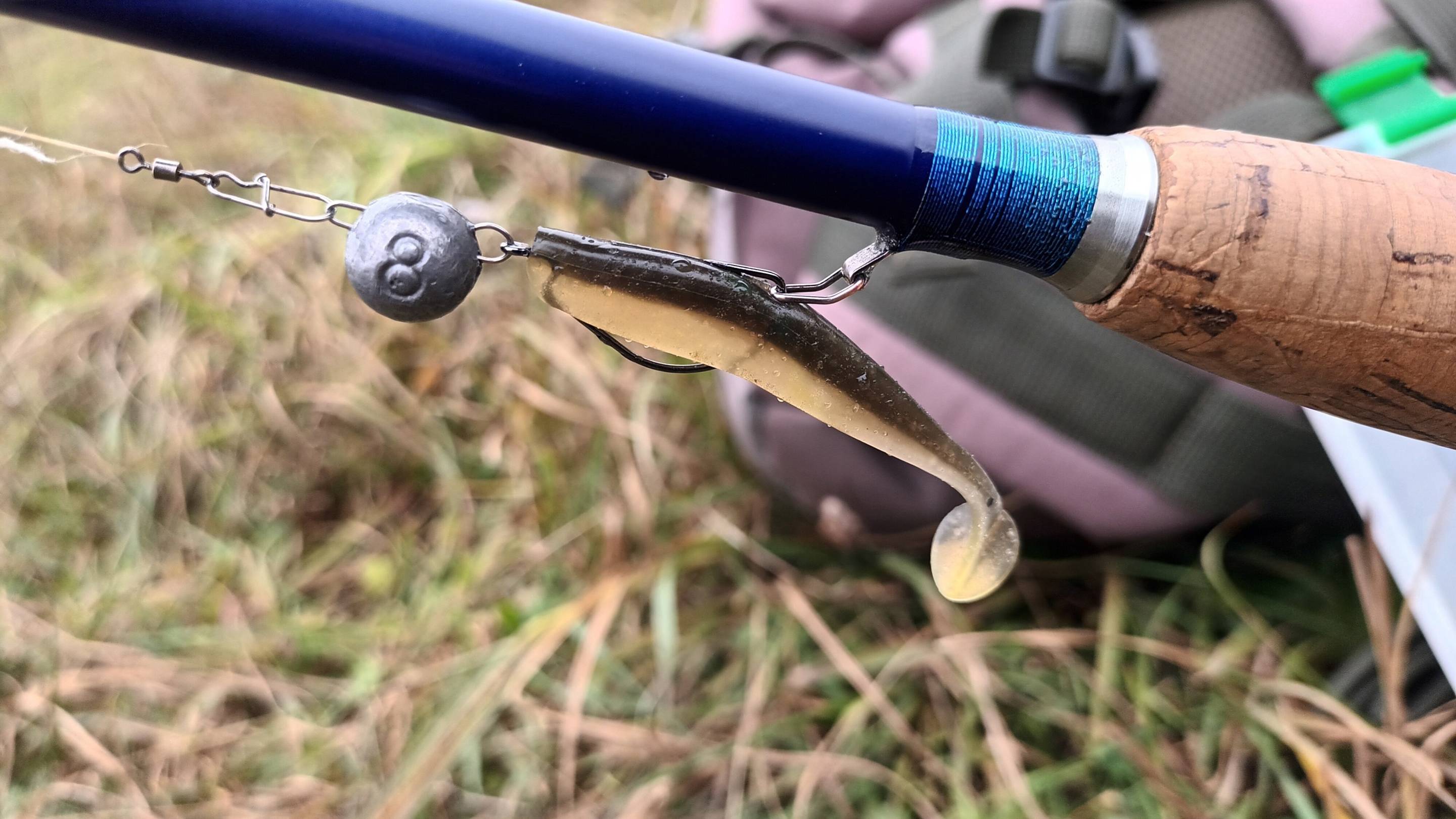 РЫБАЛКА НА СПИННИНГ ОСЕНЬЮ. ЗАТОН КИШИТ ОКУНЯМИ. КРУГОМ СТРЕЛЯНЫЕ ГИЛЬЗЫ смотреть онлайн