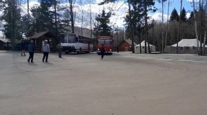 парковка автобусов  на  выставке  мос ретро весна