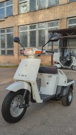 Грузовик среди скутеров/HONDA GYRO UP