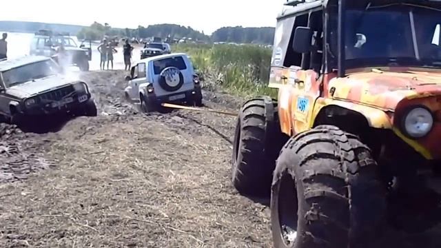 Мега-УАЗ вынимает без напряга SsangYong Korando 4х4 - OFF-ROAD-FREE-FEST 2015 смотреть онлайн