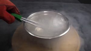 ЧТО ЕСЛИ СУНУТЬ КИПЯТИЛЬНИК в ЖИДКИЙ АЗОТ !