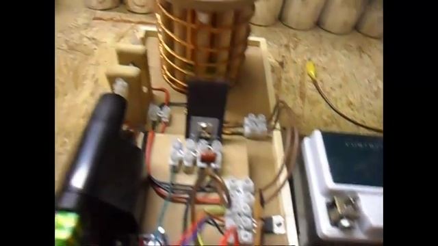 Nikola Tesla Coil - Update 2 First try out, Ignition coil, 555 timer & spark gap... смотреть онлайн