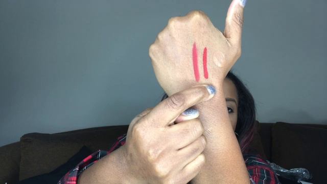 Mac Ruby Woo (Riri Woo) vs Fenty Beauty Stunna Uncensored смотреть онлайн