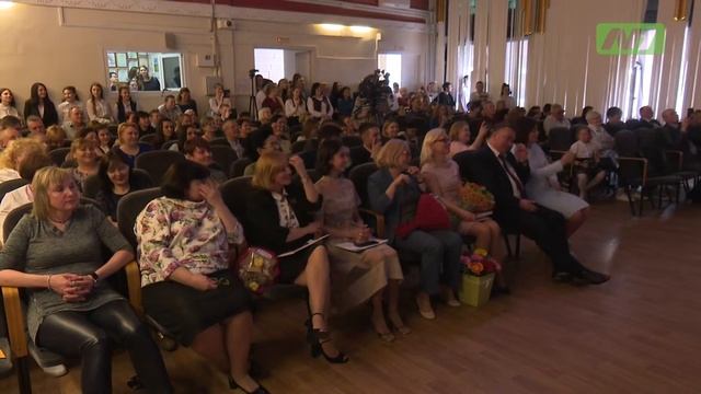 Последний звонок в 31 школе. Матвей вписался как свой