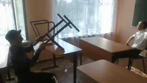 Звук автомата стулом