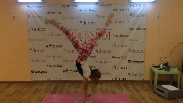 Bad guy! Very flexible girl смотреть онлайн