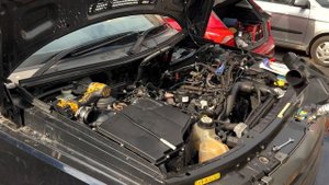 Removing thermostat housing Range Rover TDV8 3.6 L322 (Timelapse)