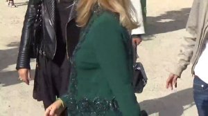 Emmanuelle Béart @ Paris Fashion Week 1 octobre 2016 défilé Elie Saab