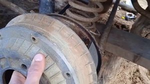 Собрал задний мост на ниву Шевроле в полевых условиях с грязью и песком.