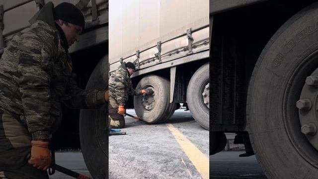 Замена колеса на полуприцепе Шмитц