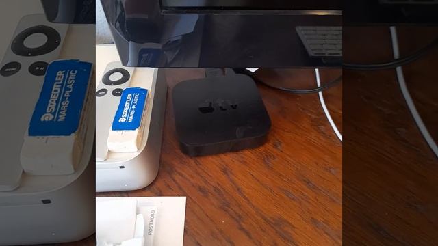 english chair. mini mac Lg flatscreen 40" office processing room Lg 55", $1500 sofa from miljögårde смотреть онлайн