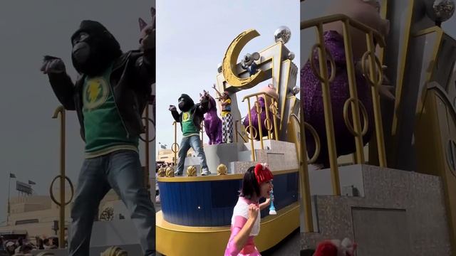 【iPhone 4K】2024/03/30 USJ NO LIMIT!　PARADE SINGフロート　4停止ポジ смотреть онлайн