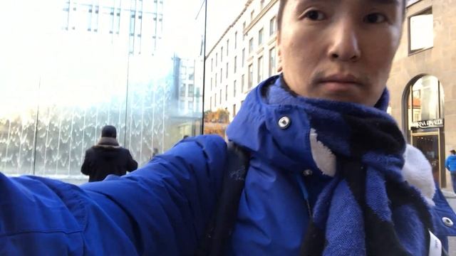 Fountain near Apple Store in Milan. Italy. 3/Фонтан возле Apple Store в Милане. Италия. 3 смотреть онлайн