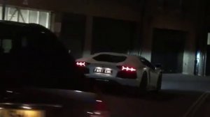 Белый Ламборджини Авентадор ночью