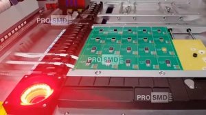 Работа автоматического установщика SMD-компонентов ZB3245TS