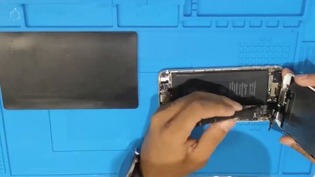 iPhone 6 Plus battery replacement (very old phone) смотреть онлайн