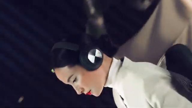 Beoplay Portal - Premium wireless gaming headphones designed for long-lasting comfort смотреть онлайн