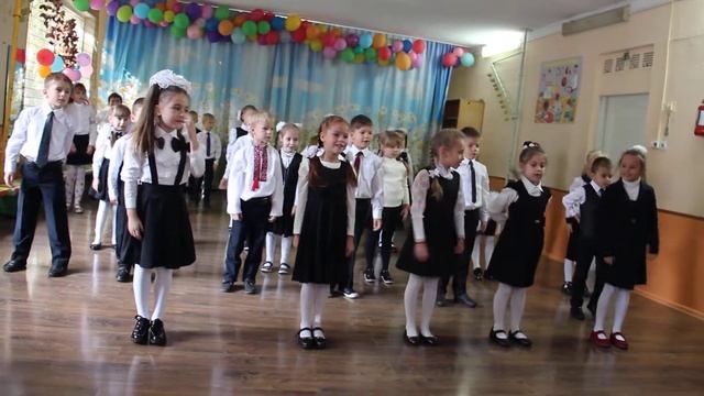 Посвящение в первоклашки: зарядка 1-Б, 64 школа. смотреть онлайн