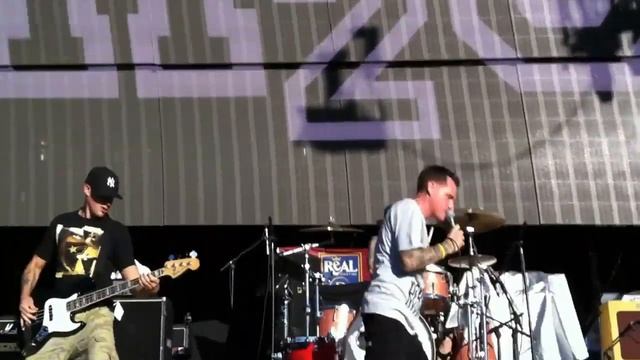 H2O Feat. Travis Barker - One Life, One Chance (Live SLC)