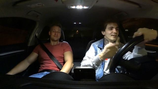 НЕАДЕКВАТНЫЙ ТАКСИСТ ЖЕСТКО ПУГАЕТ ПАССАЖИРА смотреть онлайн