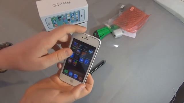 Распаковка cамого дешевого iphone 5C смотреть онлайн