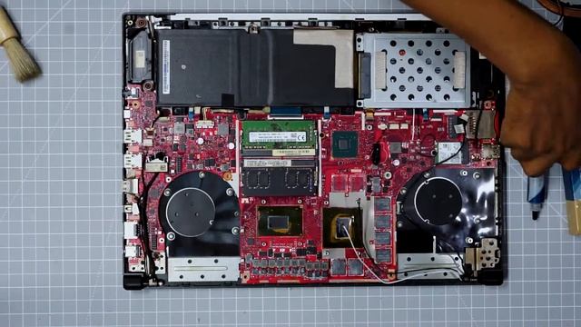 Servis Laptop Dari Debu dan Kotoran - Reparasi Laptop Asus ROG смотреть онлайн