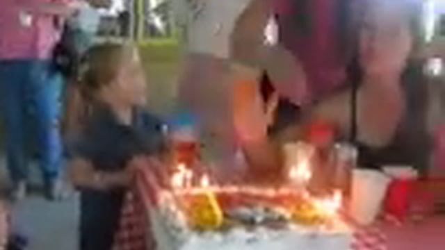 Mac's B-day Happy birthday to you *sing along* x3 смотреть онлайн